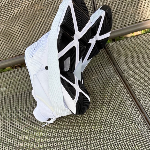 Nike go Flyease White and Black Slip-On Athletic Shoes - Picture 8 of 16